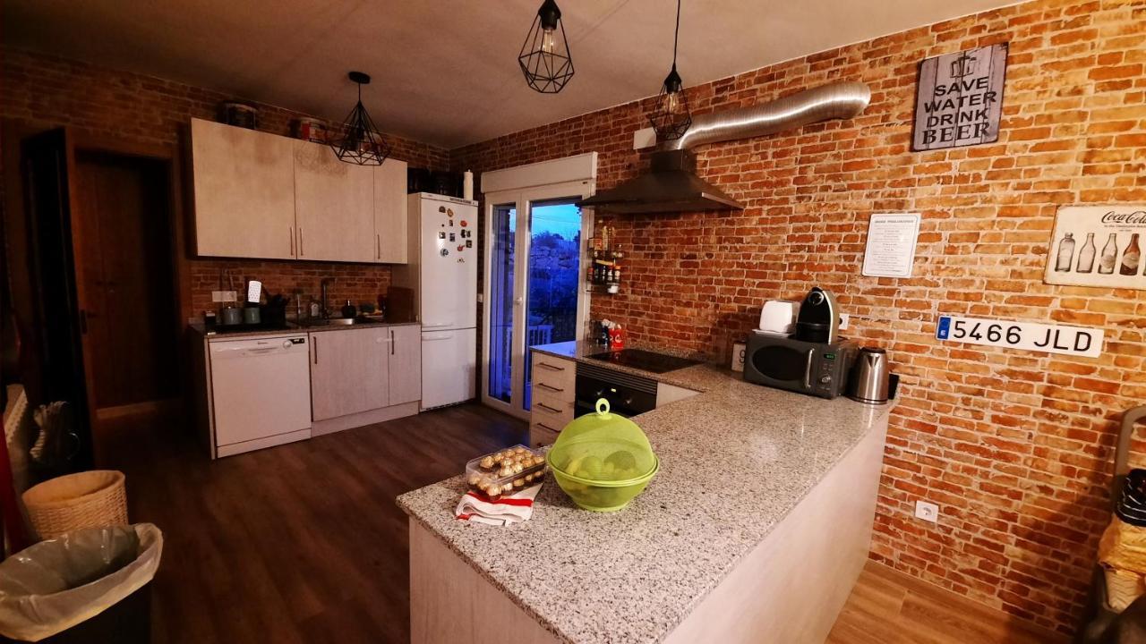Chalet Con Piscina Y Bbq Para 10 Personas Сан-Мартін-де-Вальдейґлесьяс Екстер'єр фото