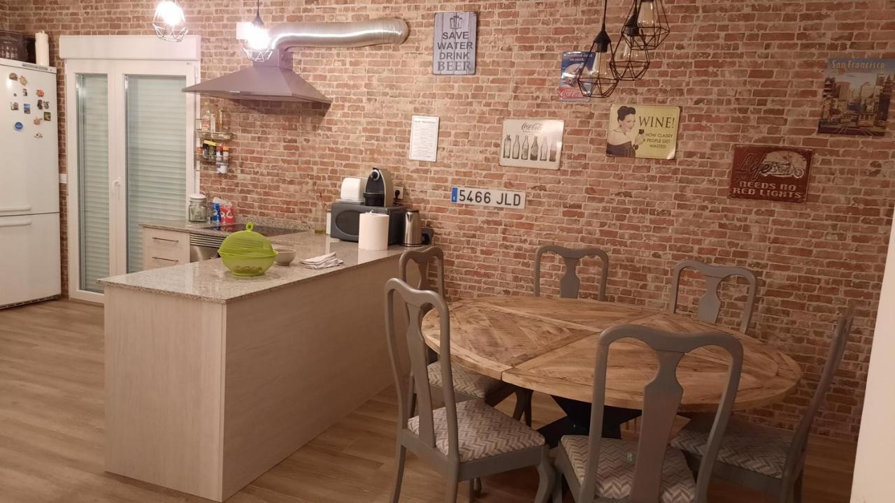 Chalet Con Piscina Y Bbq Para 10 Personas Сан-Мартін-де-Вальдейґлесьяс Екстер'єр фото